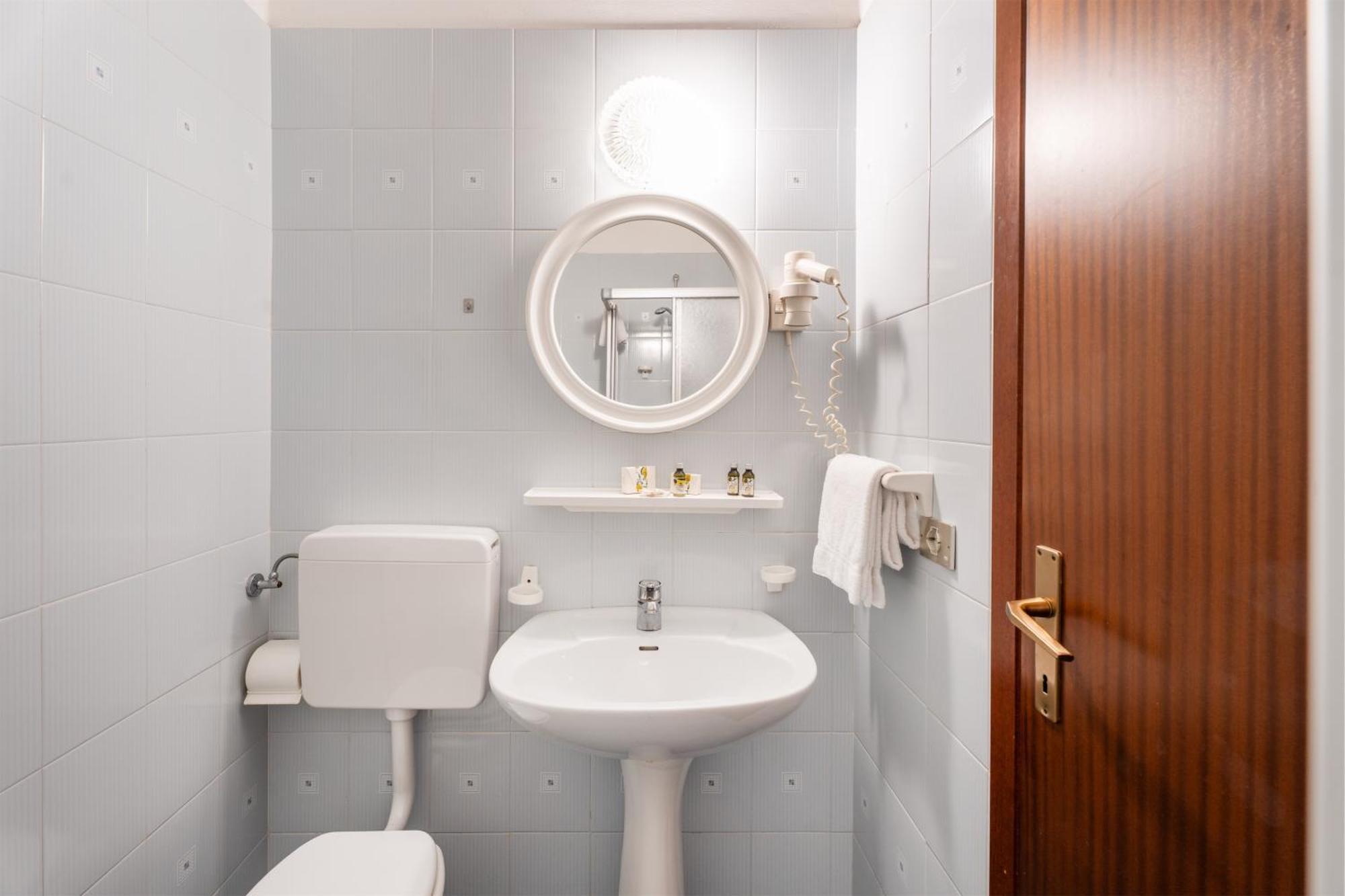 Hotel Ifigenia Torbole Sul Garda Buitenkant foto